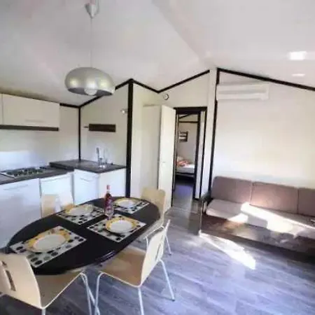 3 Etoiles - Piscine - Eebbic 木屋 *