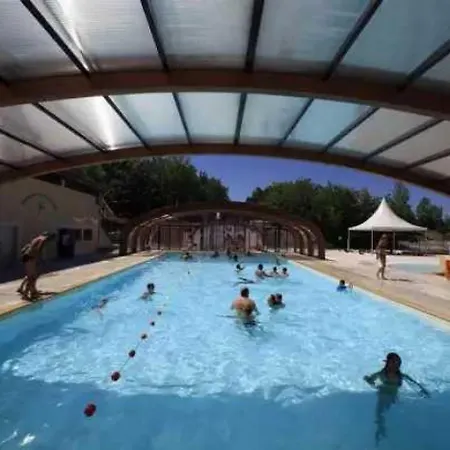 3 Etoiles - Piscine - Eebbic 木屋 *